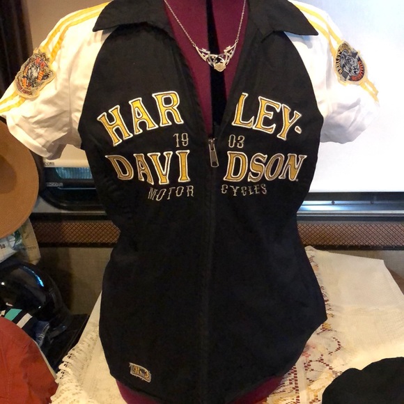 Harley-Davidson Tops - Harley-Davidsons Garage Zip up top!